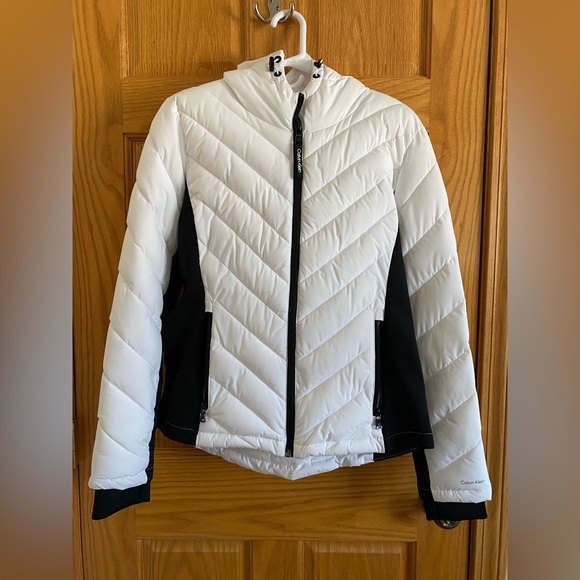 Calvin Klein Jackets & Blazers - Calvin Klein White and Black Quilted Puffer Jacket with Hood